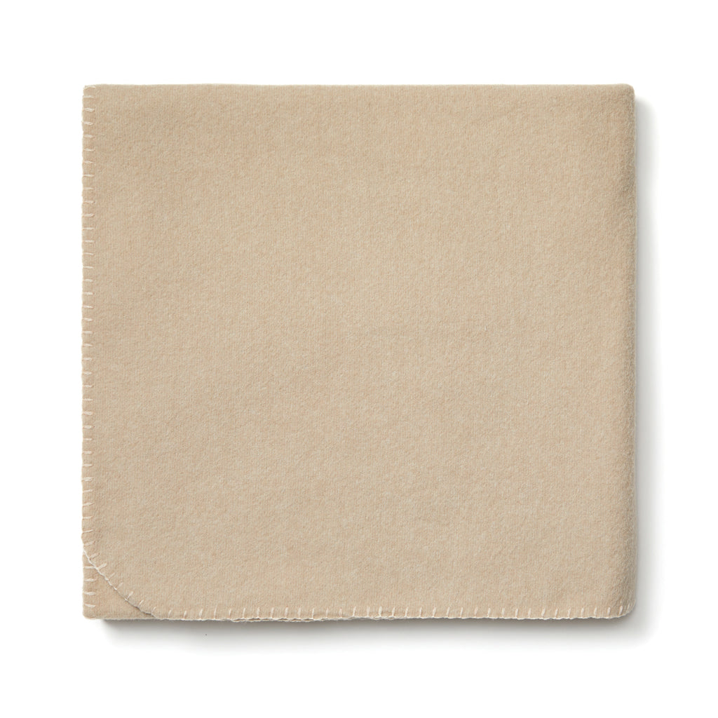 Fleece deken/poncho met knoopsluiting, beige