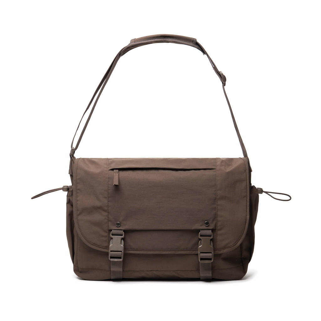 Crossbody tas van gerecycled nylon en gerecycled PET, bruin