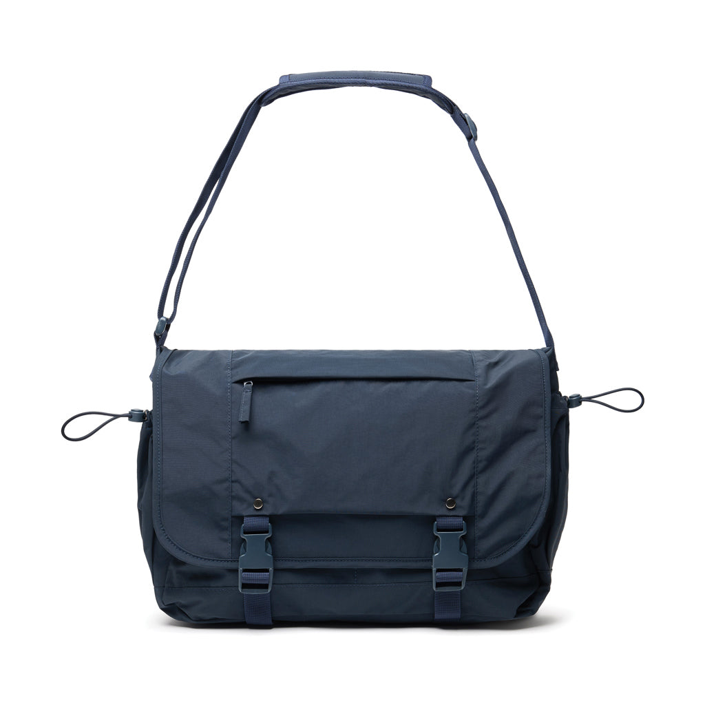 Crossbody tas van gerecycled nylon en gerecycled PET, donkerblauw