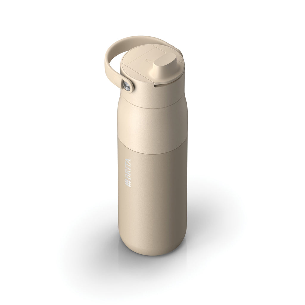 Geïsoleerde waterfles met rietje, beige