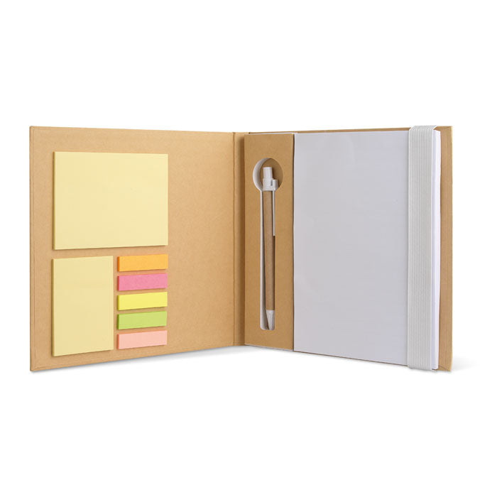 Notitieboekje met papieren pen en schrijfblok, wit